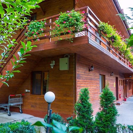 Pensiunea Casa Verde Bucuresti Экстерьер фото